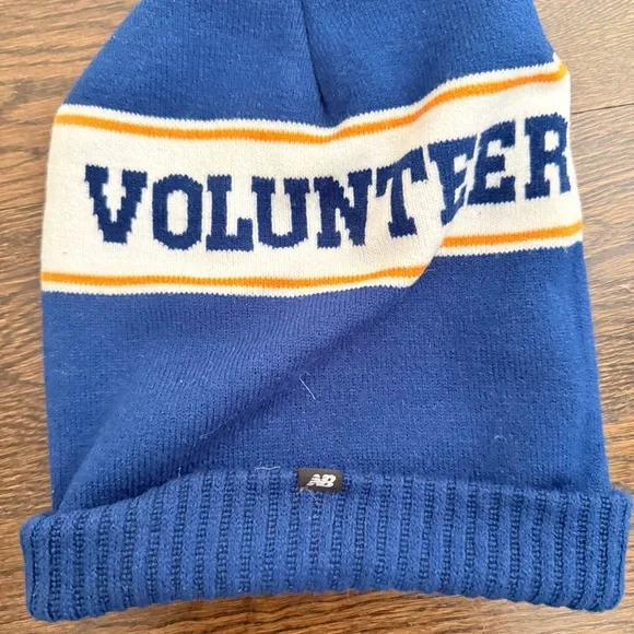 New York City Marathon Blue and White Pom-Pom Beanie from New Balance - Picture 4 of 4